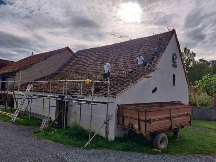 Nous sommes à votre service pour nettoyer la toiture en profondeur.